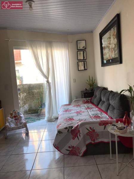 Casa à venda com 2 quartos, 50m² - Foto 3