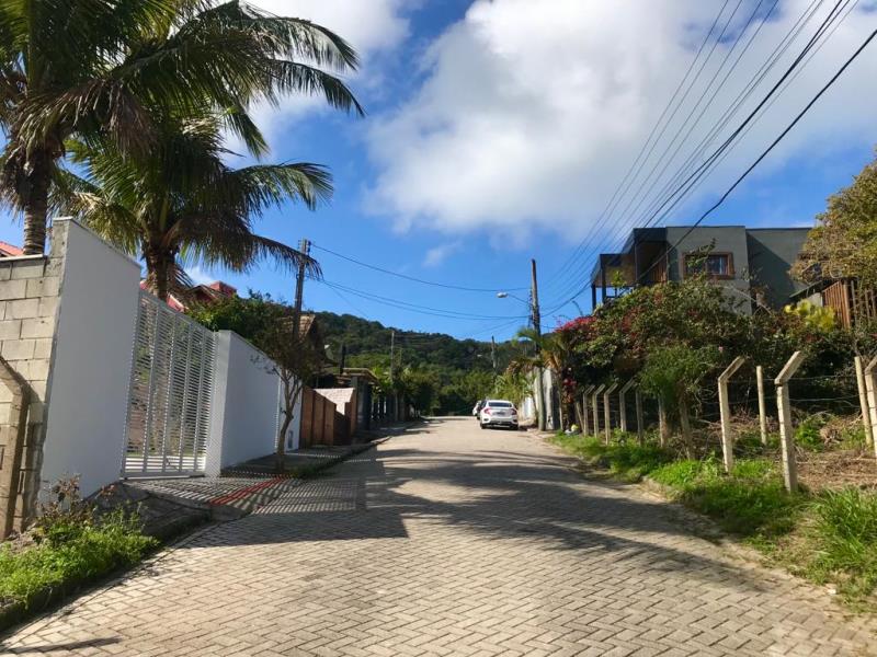 Terreno à venda localizado na Avenida Luiz Gonzaga, bairro Corrego