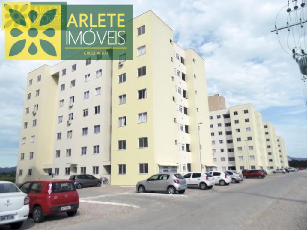 Apartamento Anual em Porto Belo
