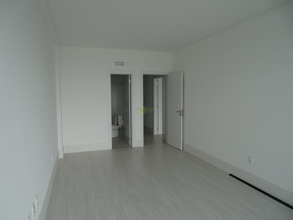 Casa à venda com 4 quartos, 318m² - Foto 10