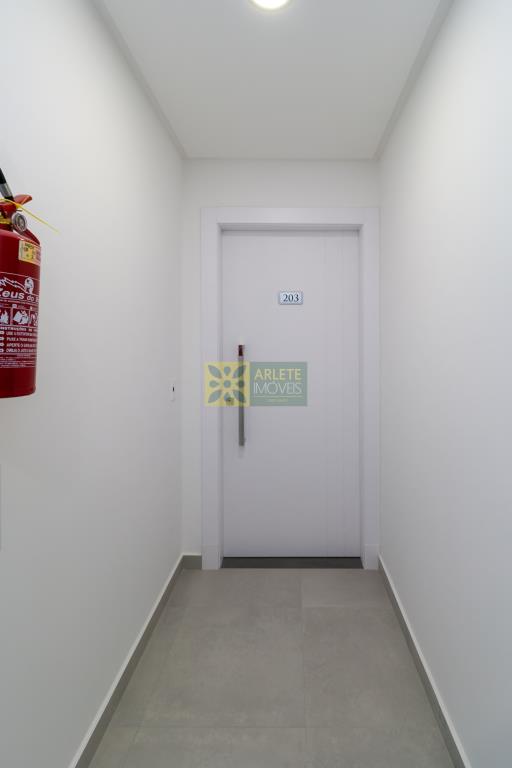 Apartamento à venda com 2 quartos, 100m² - Foto 2